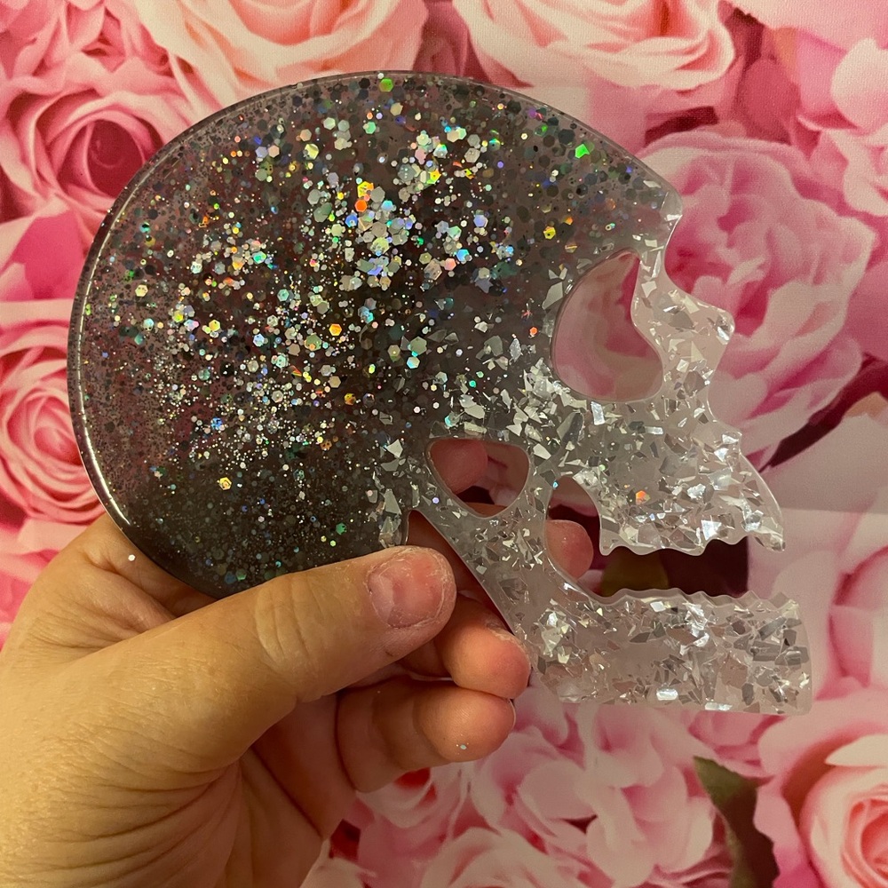 Glitter Skull Resin Art